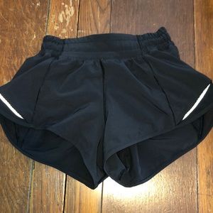 Lululemon hotty hot shorts 2.5in